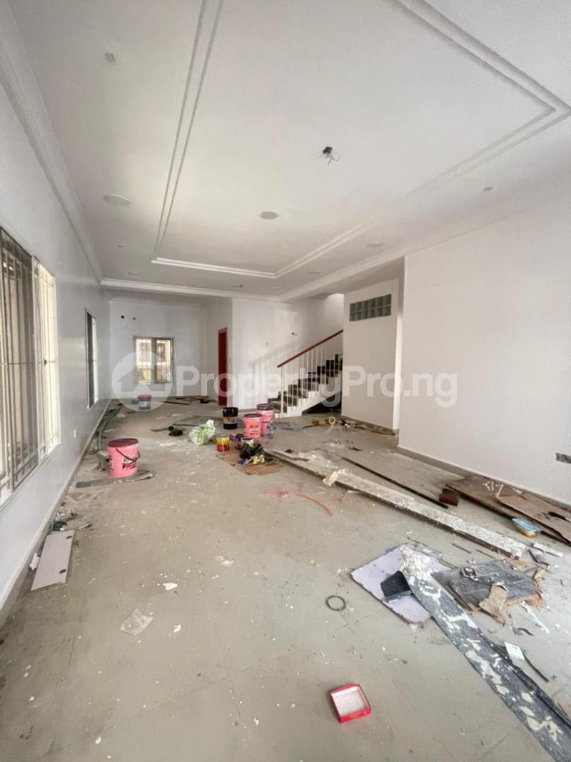 4 bedroom House for rent Close To The Road Osapa london Lekki Lagos