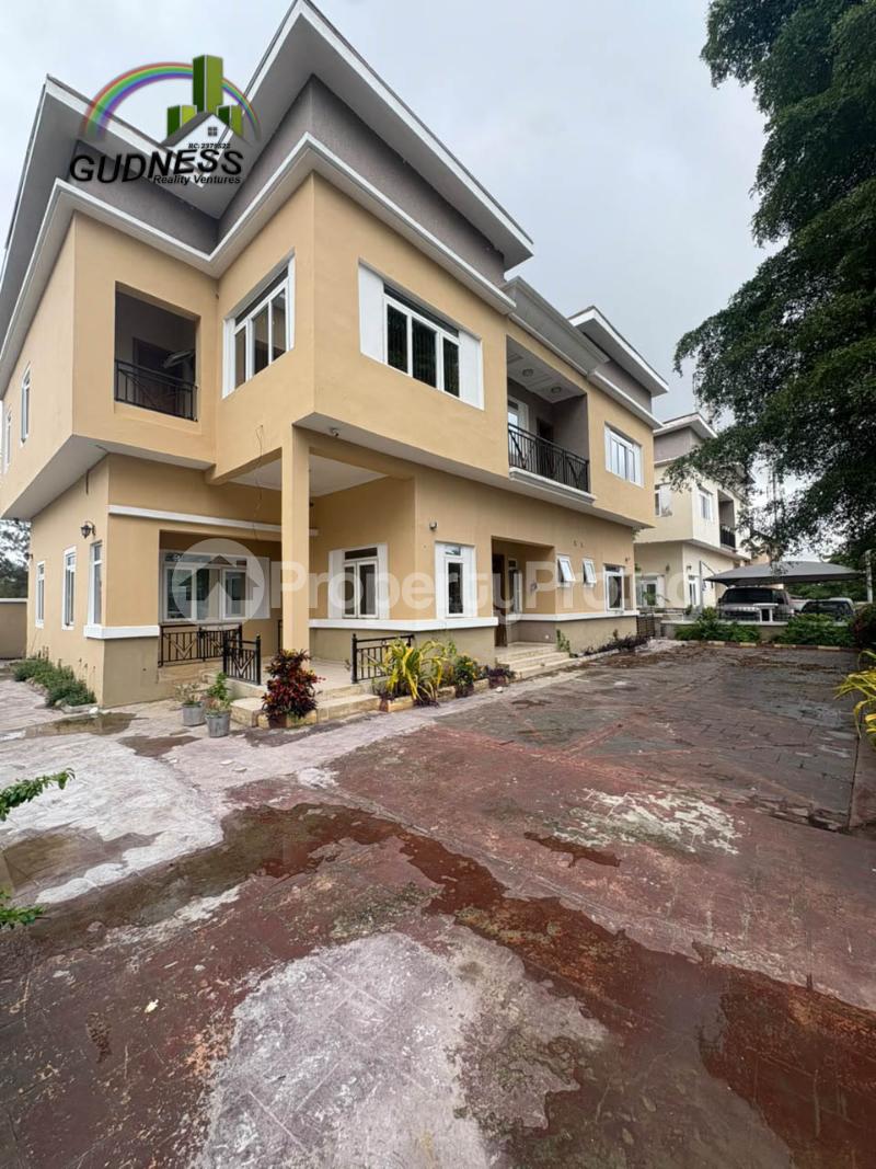 5 bedroom House for rent Ikota Lekki Lagos