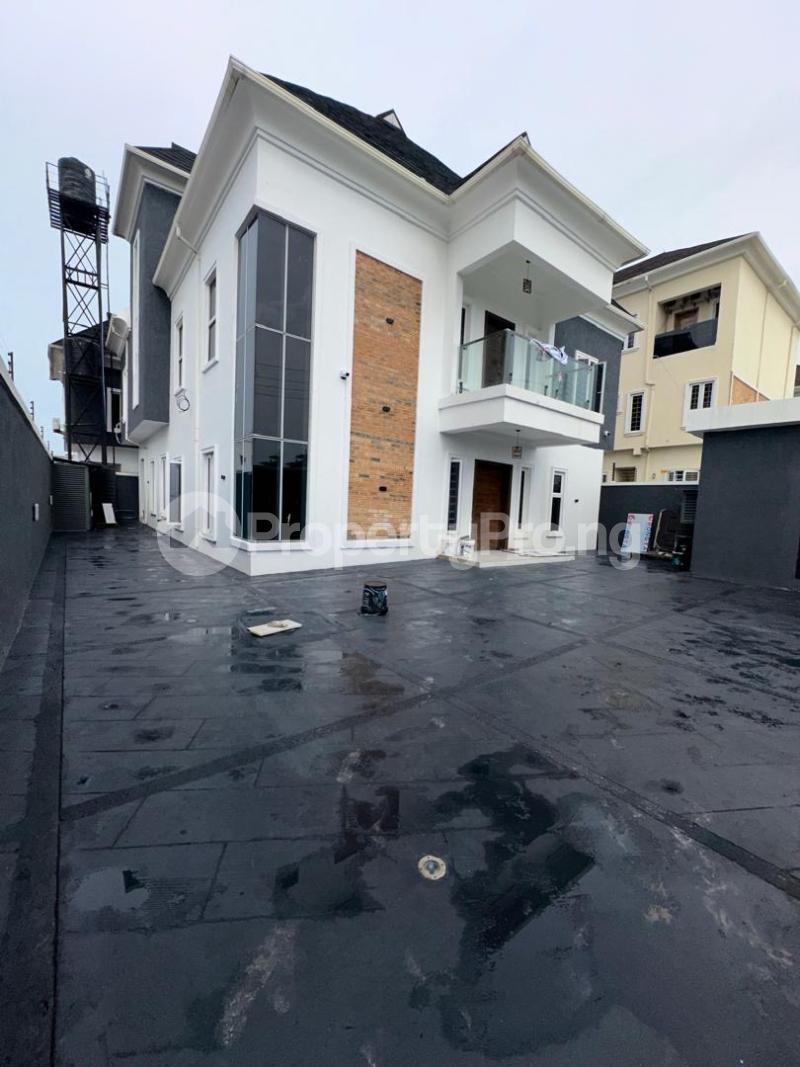 5 bedroom House for rent Alpha Beach Road Lekki Lagos