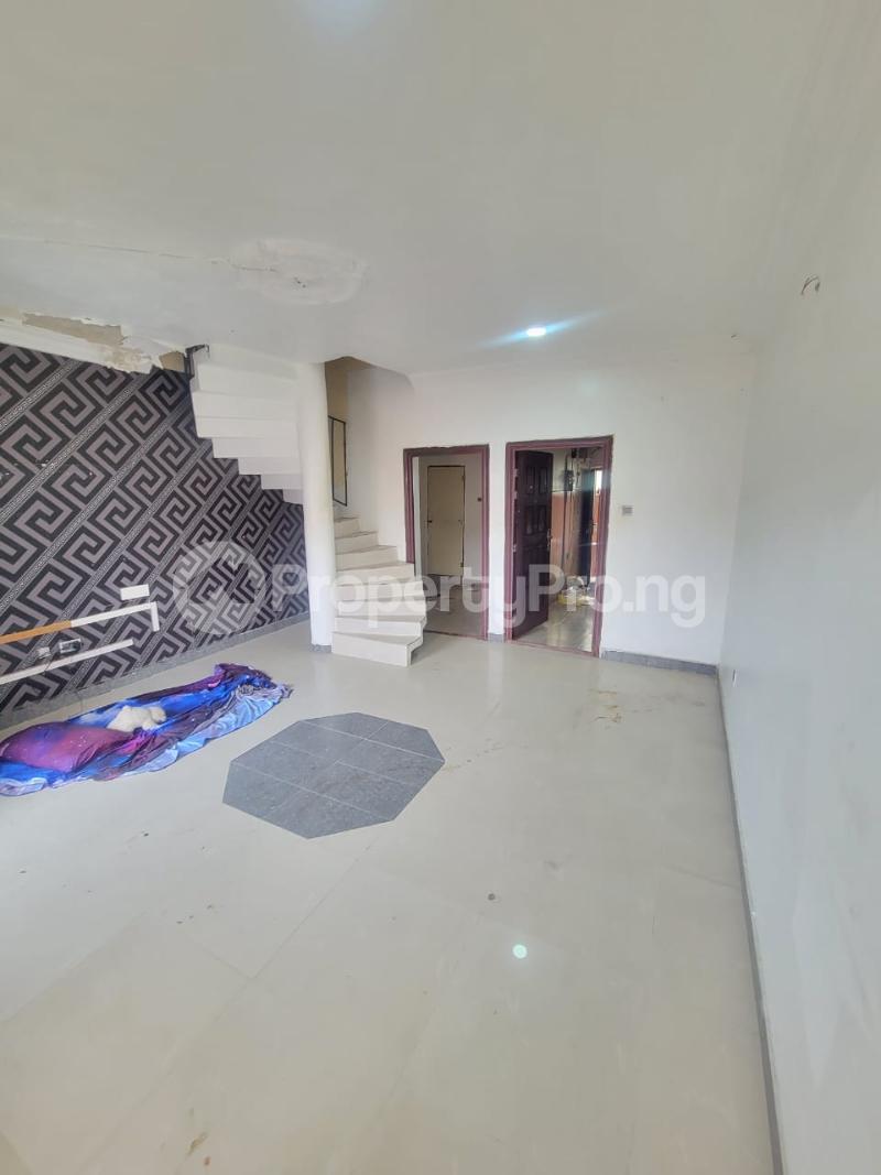 3 bedroom House for rent Maronkon,mobile Road Ajah Lagos