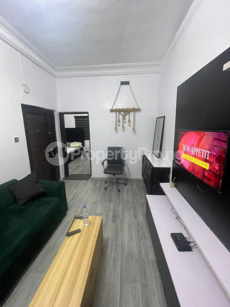 1 bedroom Flat / Apartment for rent Off Admiralty Lekki Phase 1 Lekki Lagos