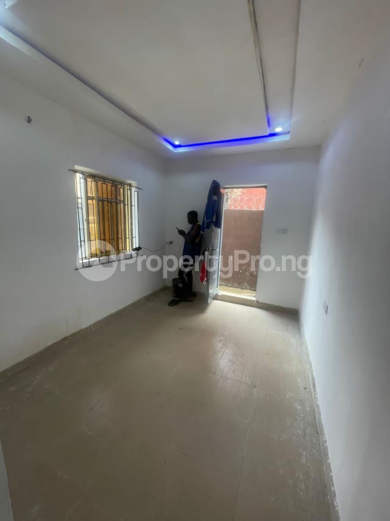 1 bedroom Flat / Apartment for rent Fadeyi Shomolu Lagos - 2