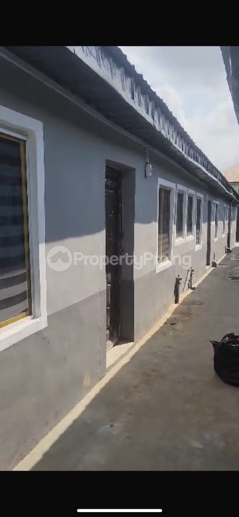 1 bedroom Flat / Apartment for sale Araromi Street Ijesha Surulere Lagos