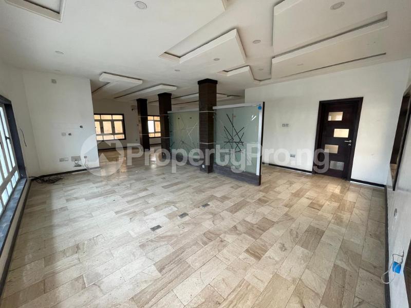 1 bedroom Commercial Property for rent Estate ONIRU Victoria Island Lagos