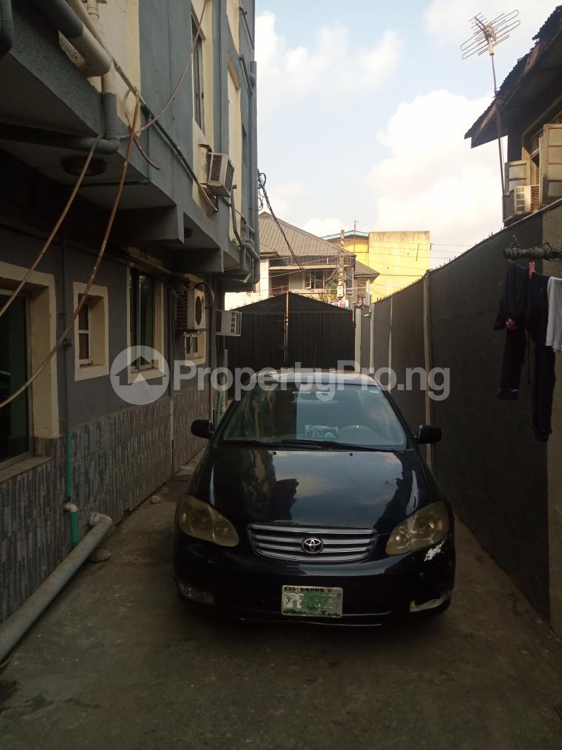 1 bedroom Flat / Apartment for rent Fadeyi Jibowu Yaba Lagos