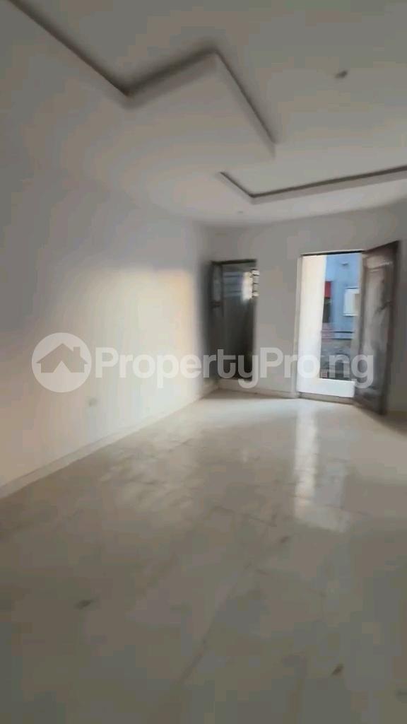2 bedroom House for rent Off Pedro Road, Shomolu, Lagos Shomolu Shomolu Lagos