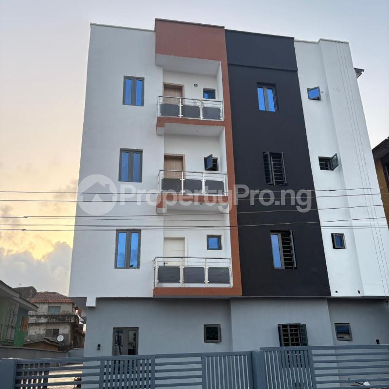 3 bedroom Flat / Apartment for sale Aguda Surulere Lagos