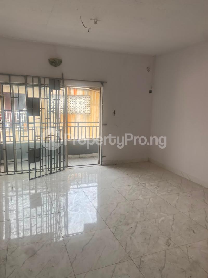 3 bedroom Flat / Apartment for rent Surulere Lagos