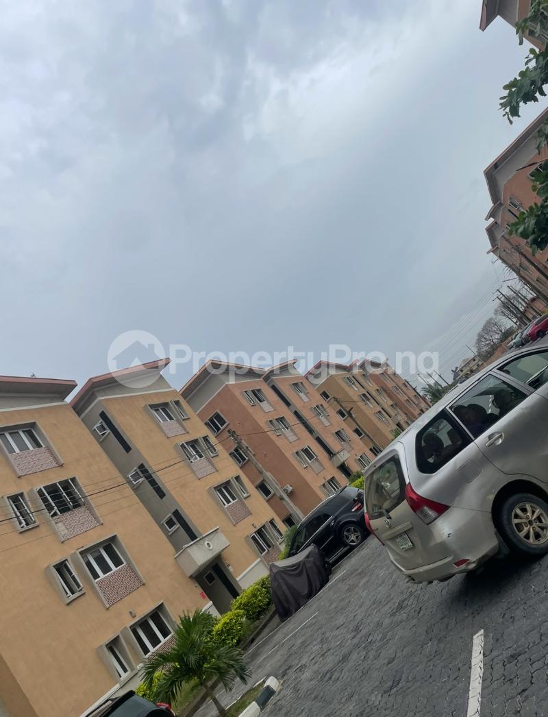 3 bedroom Flat / Apartment for sale Fashola Estate, Ibeshe Ikorodu Lagos