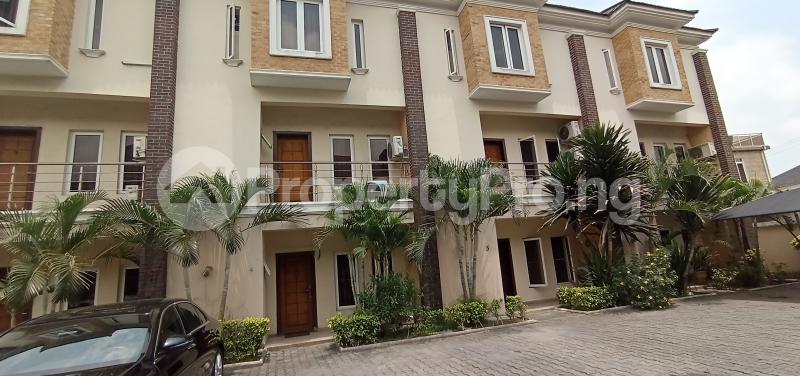 4 bedroom Flat / Apartment for rent Abiola Court Lekki Lagos