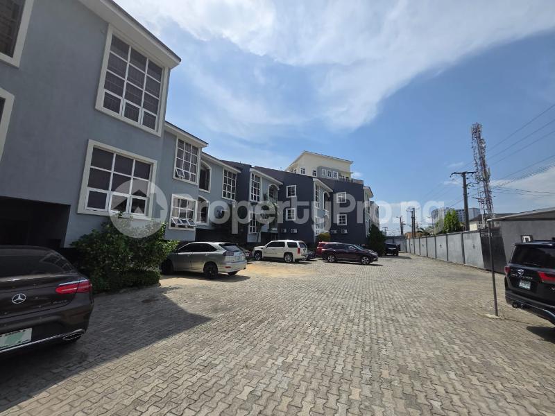 4 bedroom Flat / Apartment for rent ONIRU Victoria Island Lagos