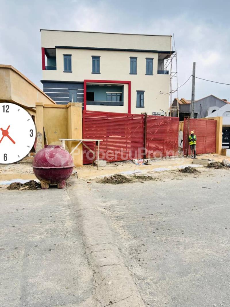 4 bedroom House for sale Mende Maryland Lagos