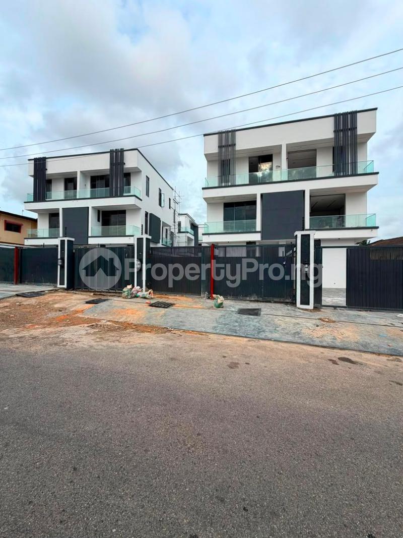 4 bedroom House for sale Phase 2 Magodo Kosofe/Ikosi Lagos