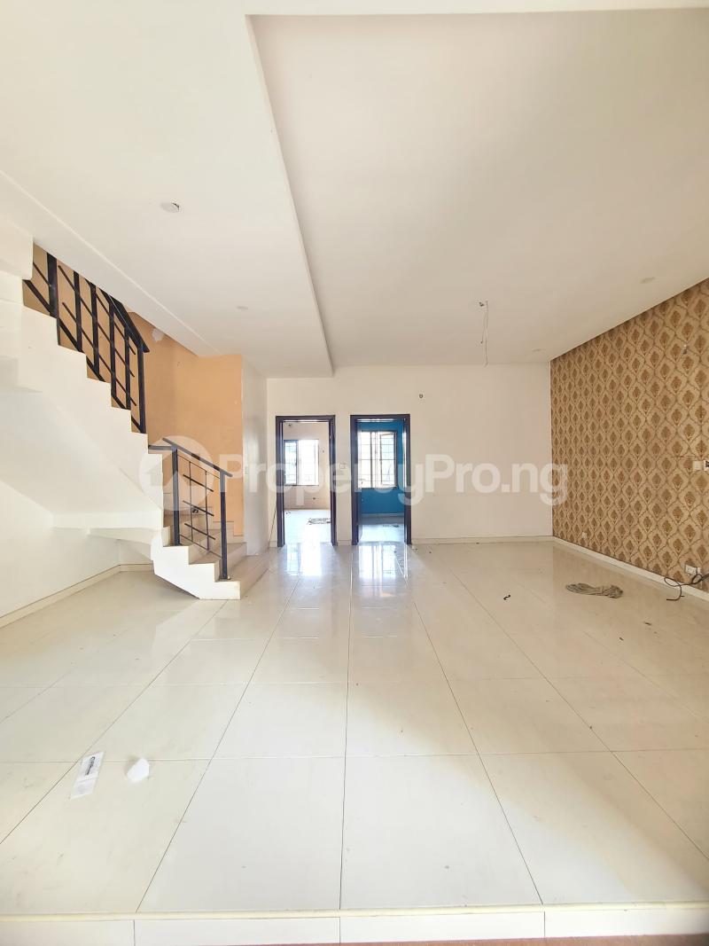 3 bedroom House for rent Mobil Road Ajah Lagos