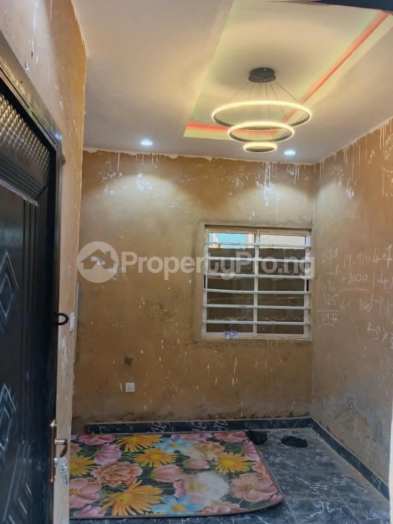 1 bedroom Flat / Apartment for rent Off Finbars Road, Pako Akoka Yaba Lagos