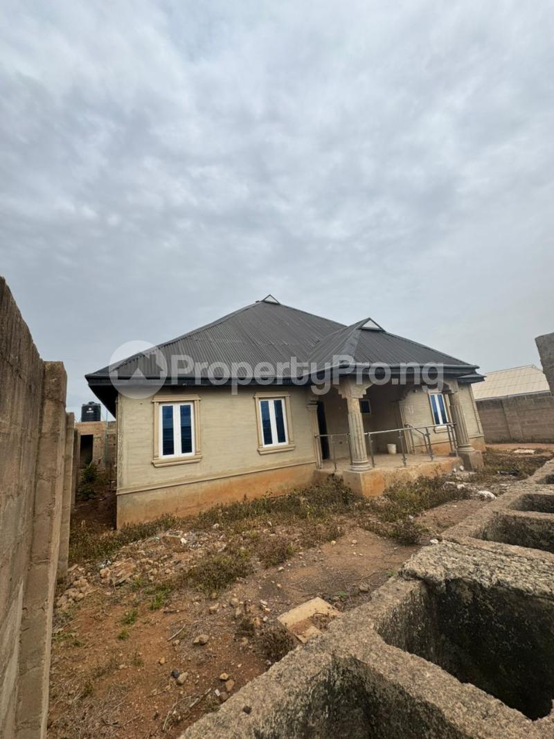 3 bedroom House for sale Omi Adio Apata Ibadan Oyo