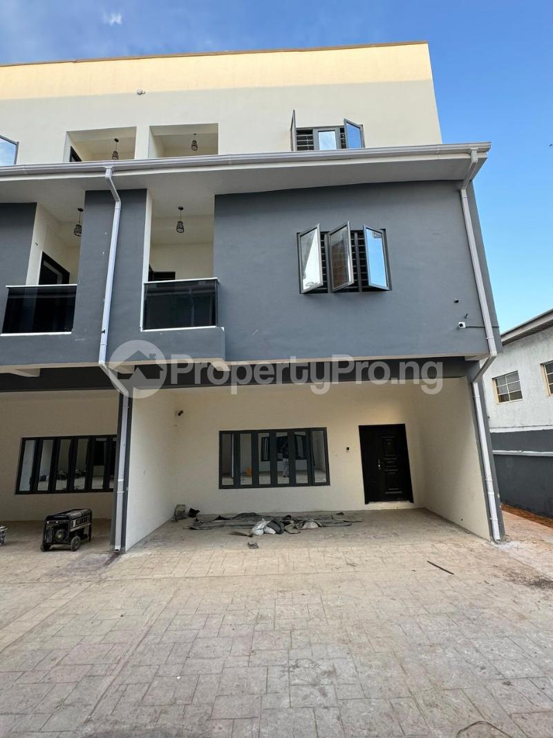 4 bedroom House for sale Surulere Lagos