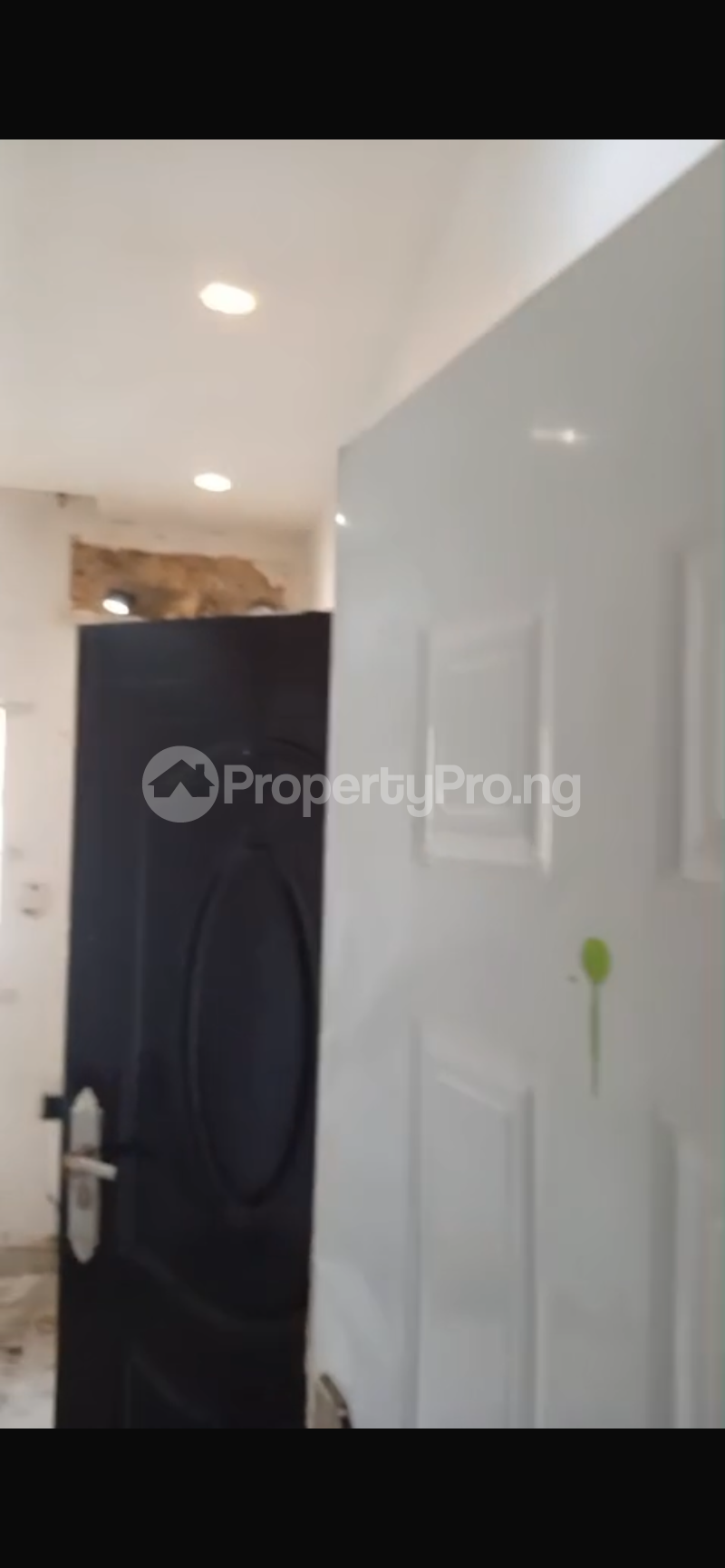 Flat / Apartment for rent Alaka Close Fola Agoro Yaba Lagos