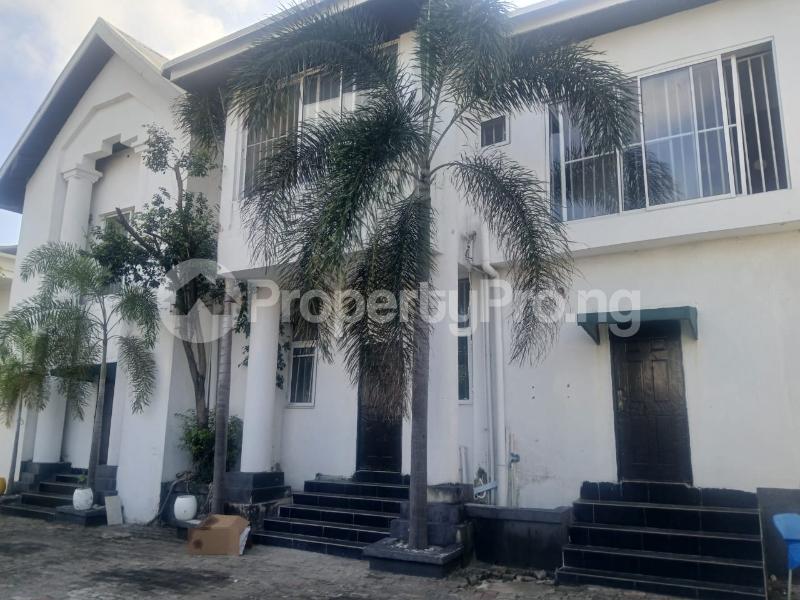 10 bedroom House for rent Admiralty Road Lekki Lagos