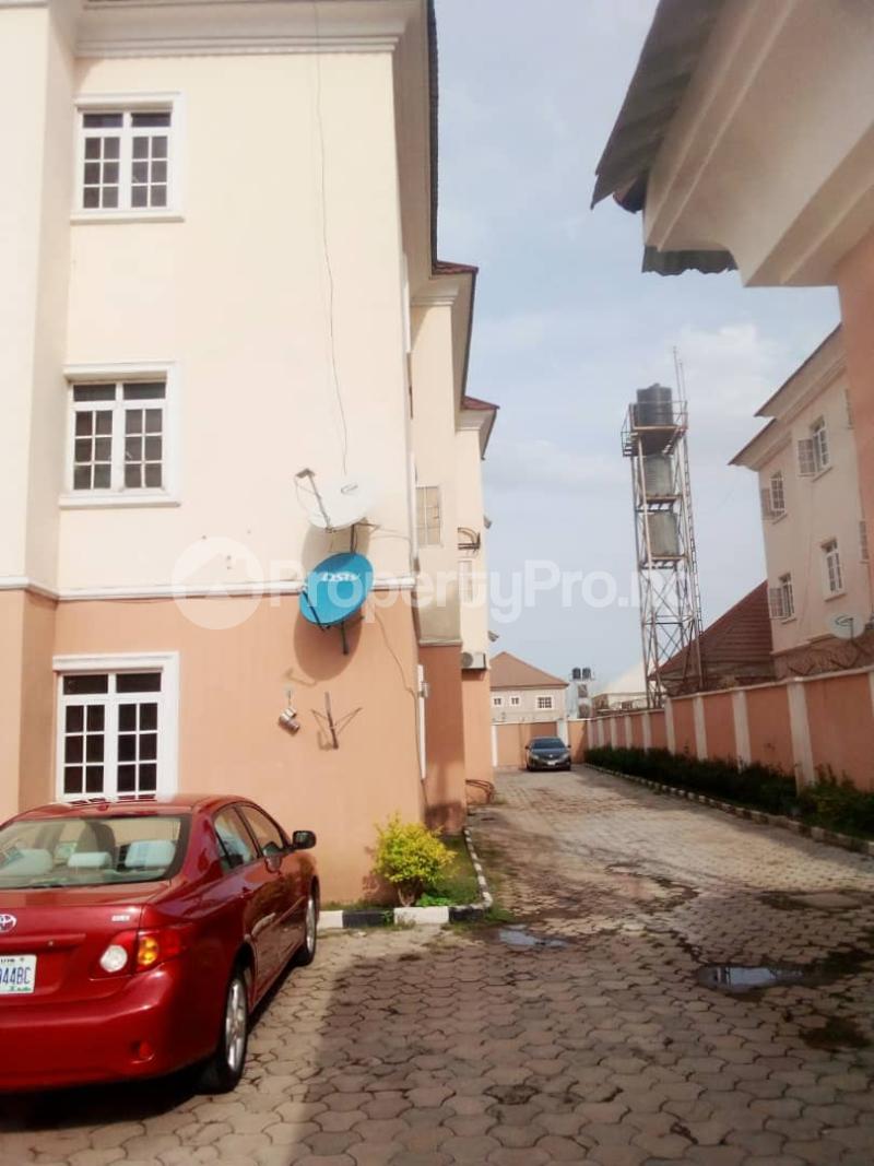 3 bedroom Flat / Apartment for rent Z Lugbe Abuja