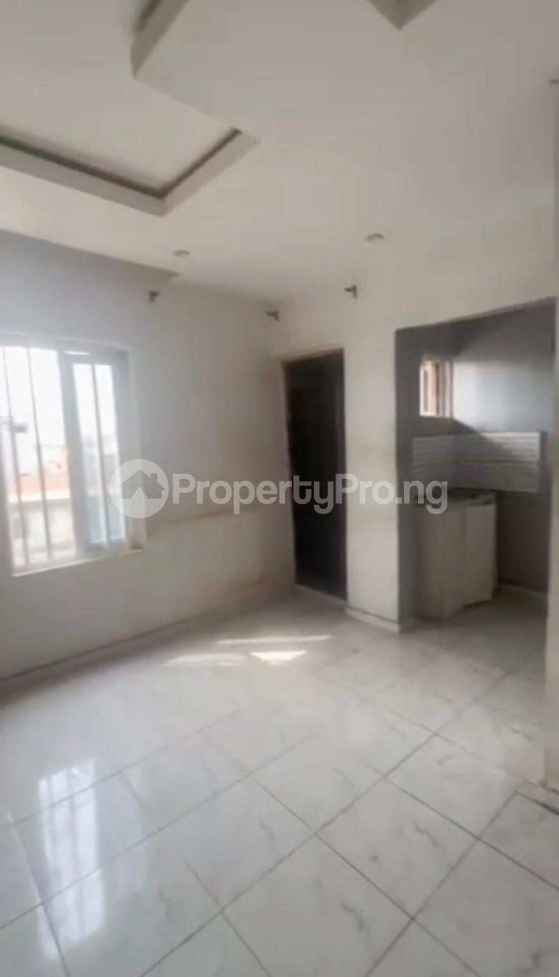 1 bedroom Flat / Apartment for rent Onajimi Street Shomolu Shomolu Lagos