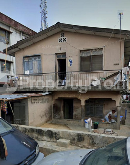 2 bedroom House for sale Takuro idi- Araba Surulere Lagos