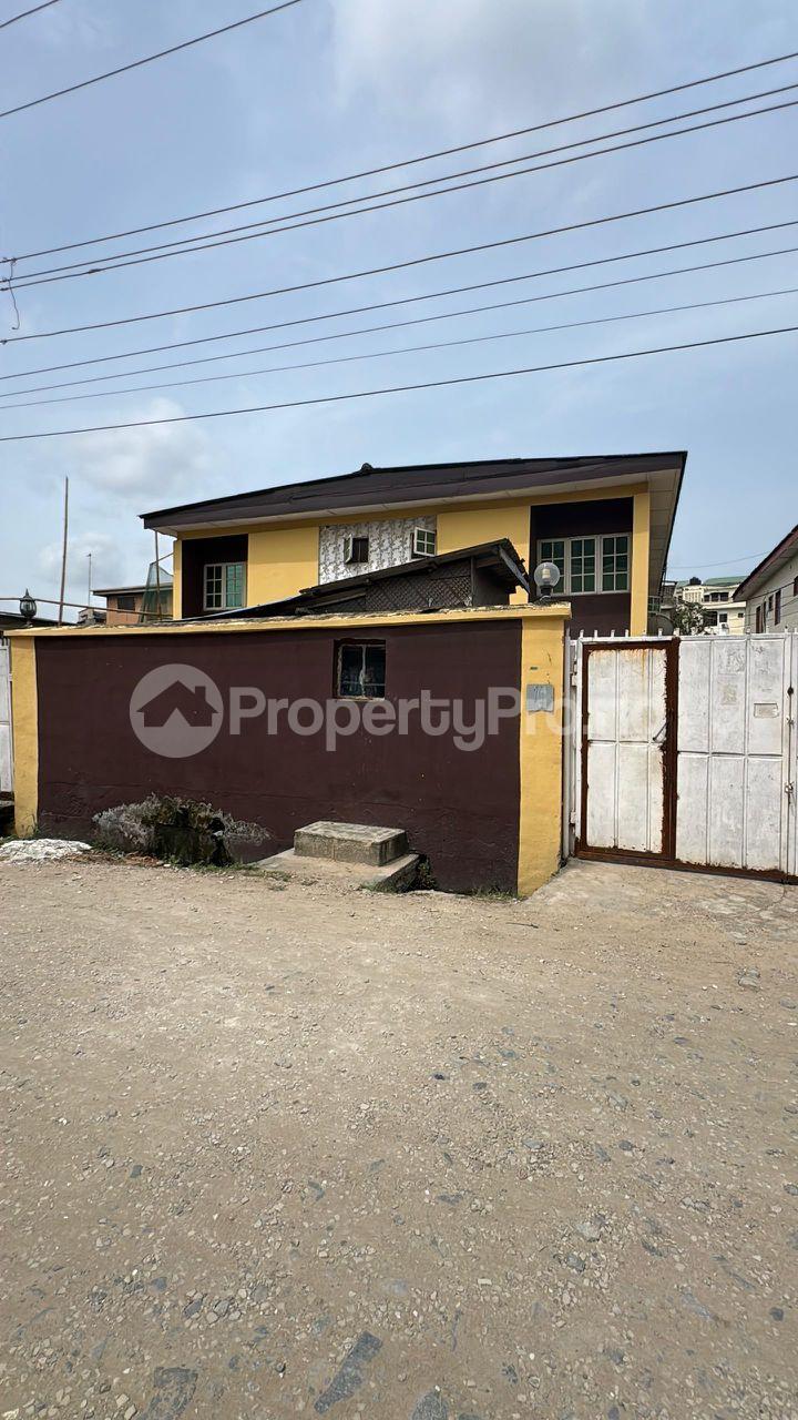 House for sale Off Adekunle Kuye Surulere Lagos