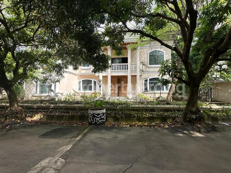 Flat / Apartment for rent Along Lekki Expressway Lekki Lagos