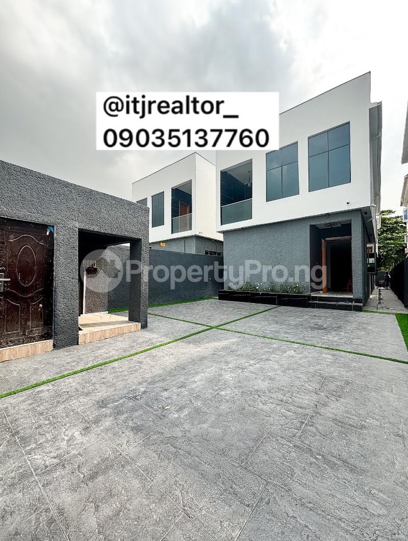 4 bedroom House for sale Ologolo Lekki Lagos
