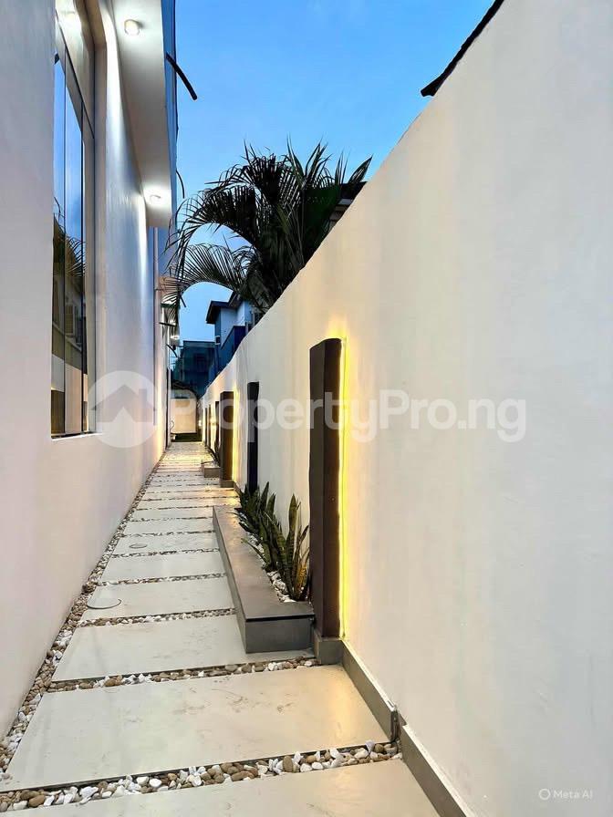 5 bedroom House for sale chevron Lekki Lagos