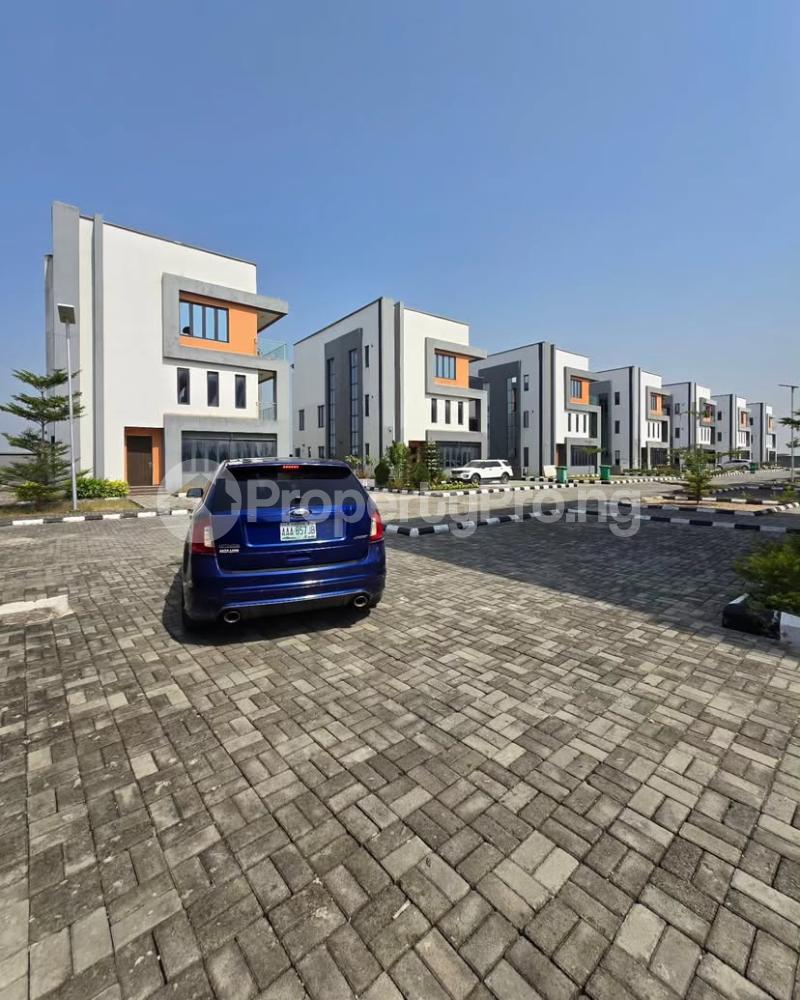 5 bedroom House for sale Osapa london Lekki Lagos