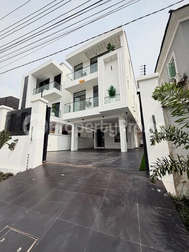 6 bedroom House for sale Chevron Lekki Lagos