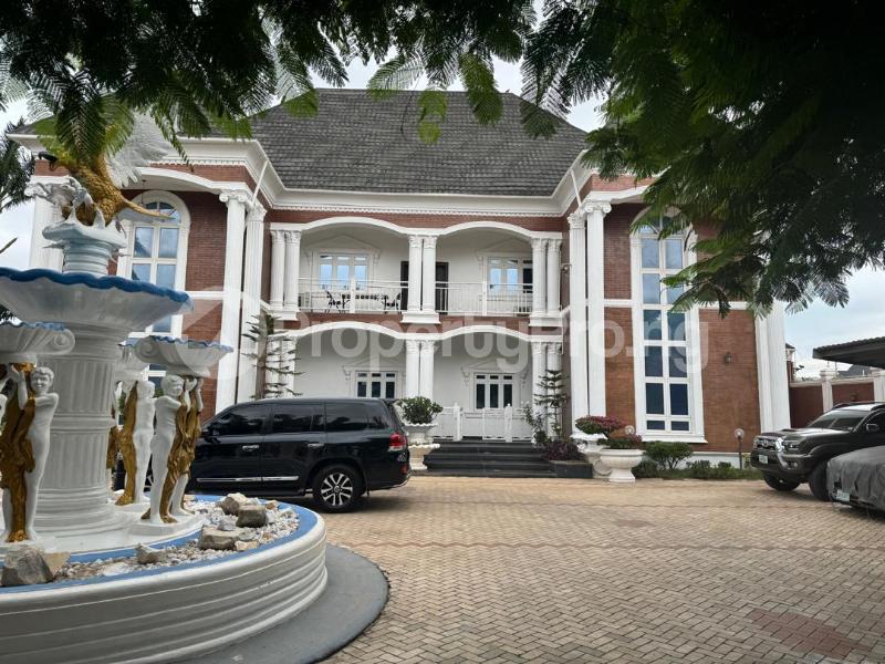 6 bedroom House for sale First Avenue Gwarinpa Abuja