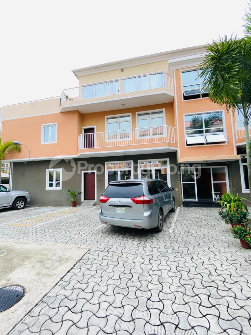 3 bedroom Flat / Apartment for rent  ONIRU Victoria Island Lagos