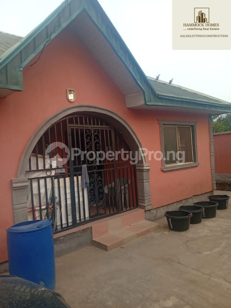 4 bedroom House for sale No. 4 Ibugbe Alayo Area, Olode Adegbayi, Off Old Ife Road Iwo Rd Ibadan Oyo