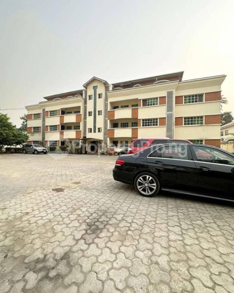 3 bedroom House for rent Off Mobolaji Johnson Onitana Road Gerard road Ikoyi Lagos