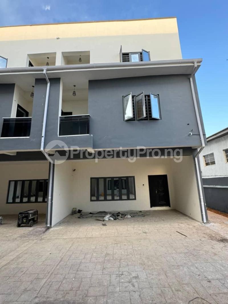 4 bedroom House for sale Surulere Lagos