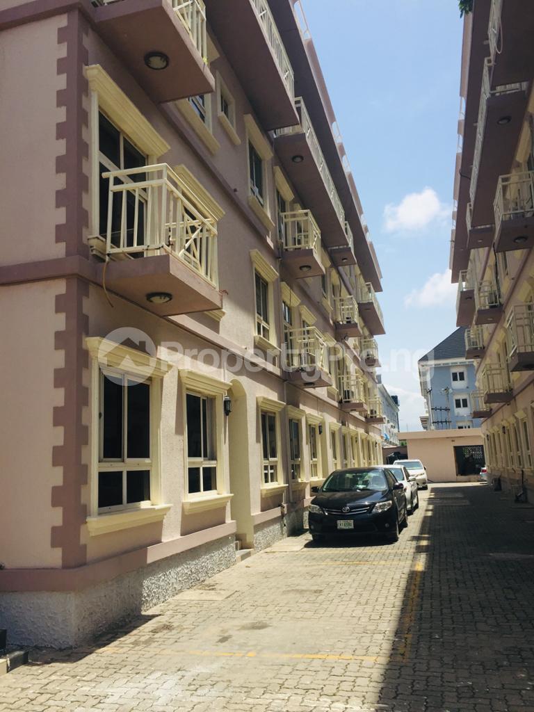 4 bedroom House for sale Off Palace Road ONIRU Victoria Island Lagos