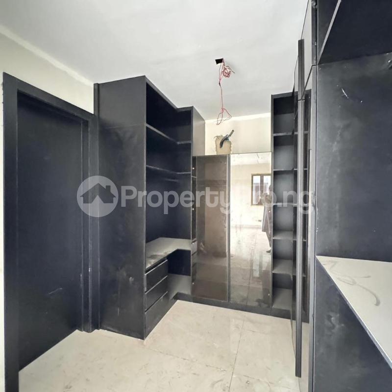 4 bedroom House for sale Obanikoro Shomolu Lagos