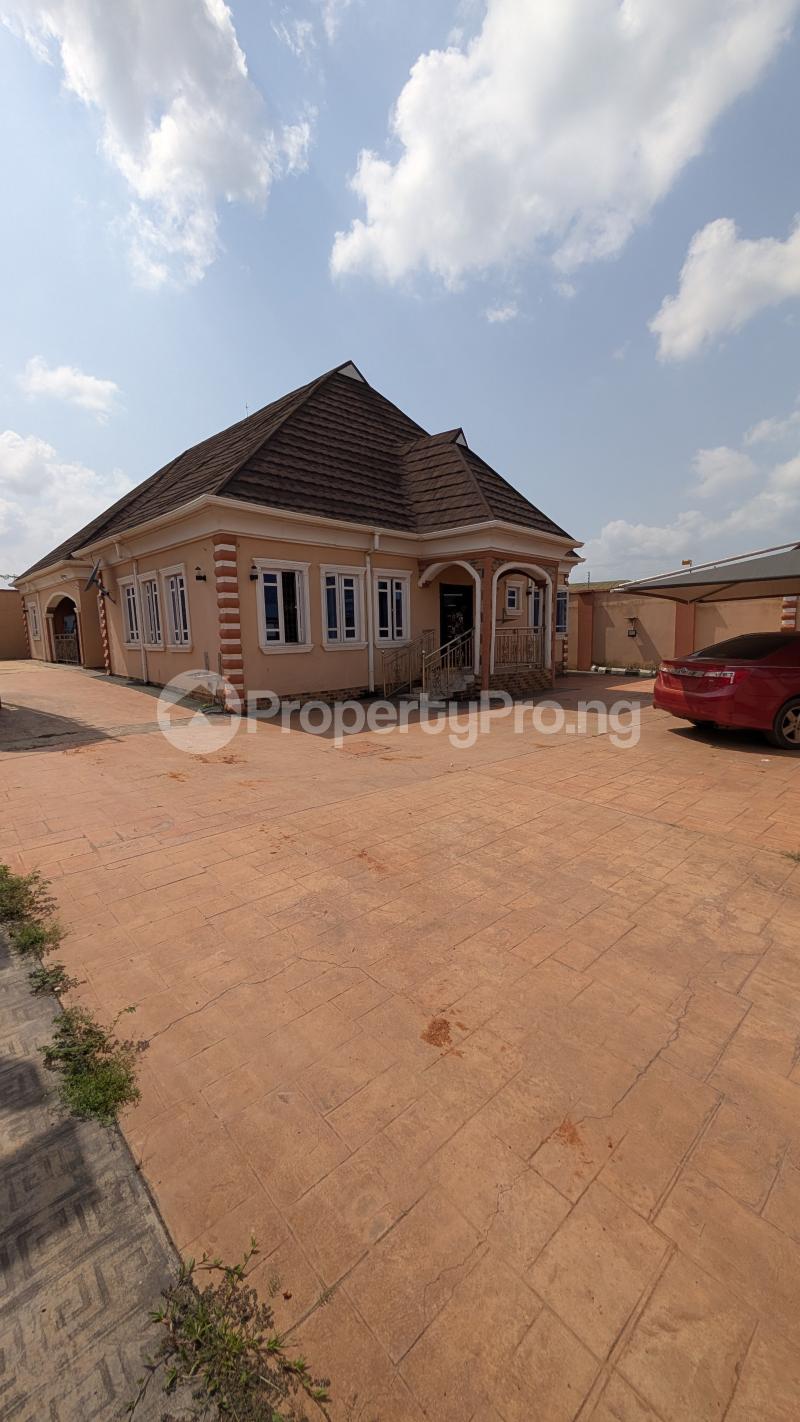 3 bedroom House for sale Peculiar Estate, Idi Ape Akobo Ibadan Oyo