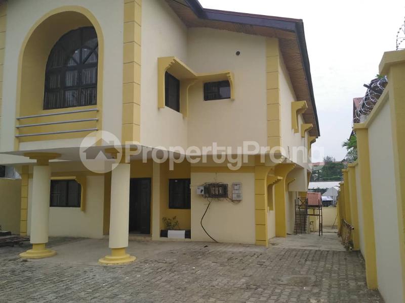 7 bedroom House for rent Located Close To Fruit Market Maitama Abuja