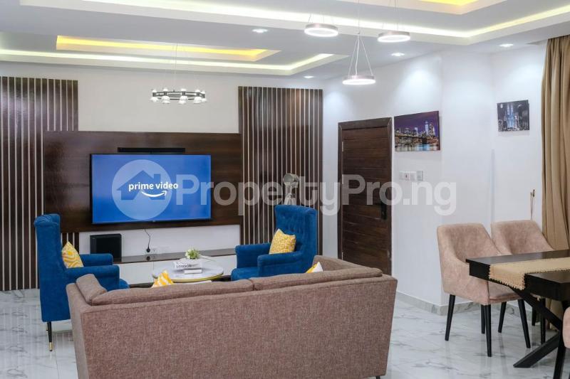 2 bedroom House for shortlet Ogunlana Surulere Lagos