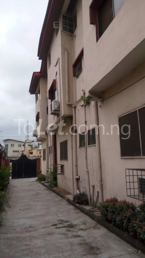 3 bedroom Flat / Apartment for rent 6 Akin Tijani Street Magodo GRA Phase 2 Kosofe/Ikosi Lagos