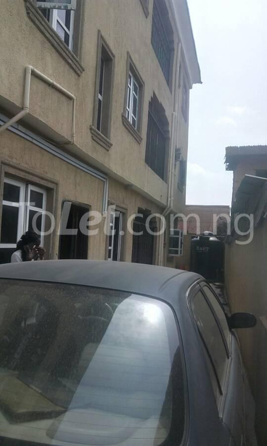 3 bedroom Flat / Apartment for rent Lawanson Surulere Surulere Lagos