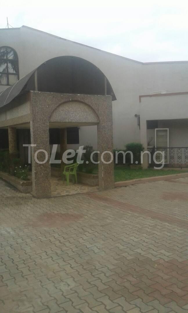 3 bedroom House for rent 2 Adeola Street Medina Gbagada Lagos