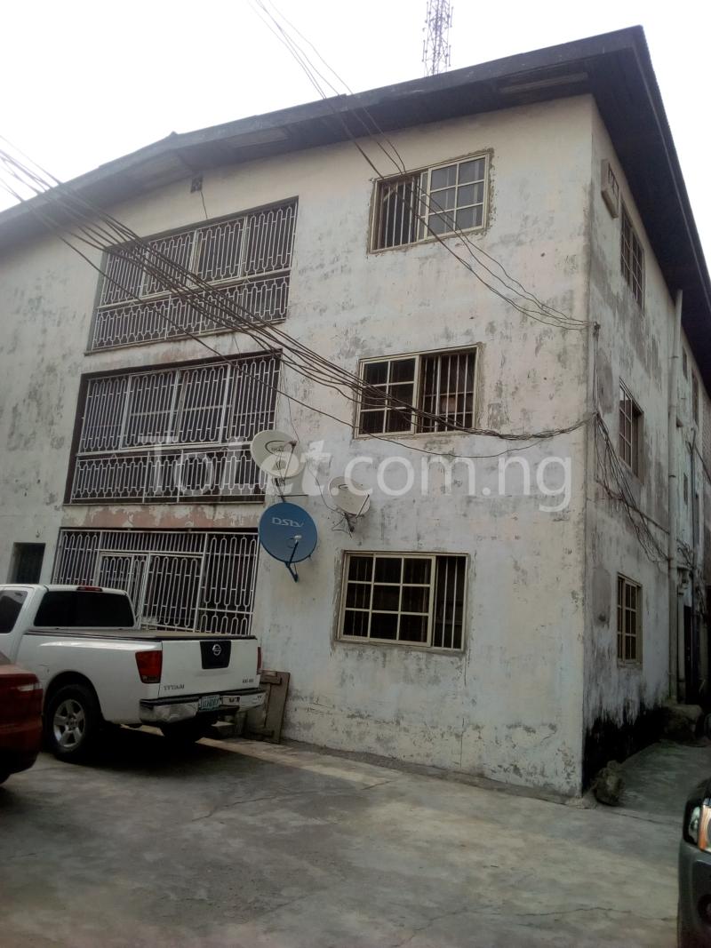 3 bedroom Flat / Apartment for rent   Jibowu Yaba Lagos