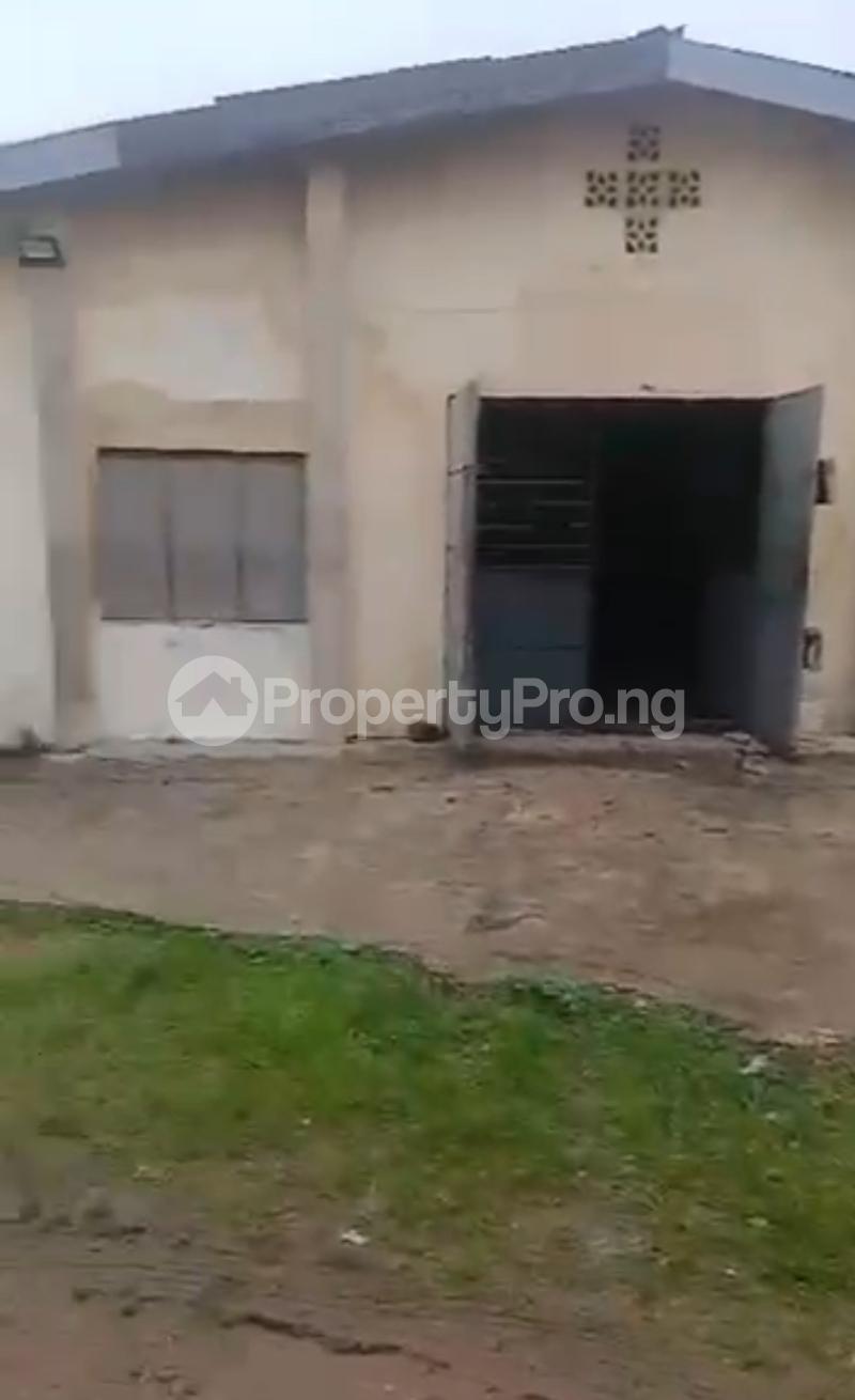 Commercial Property for rent New Garage Round About Ibadan Oyo
