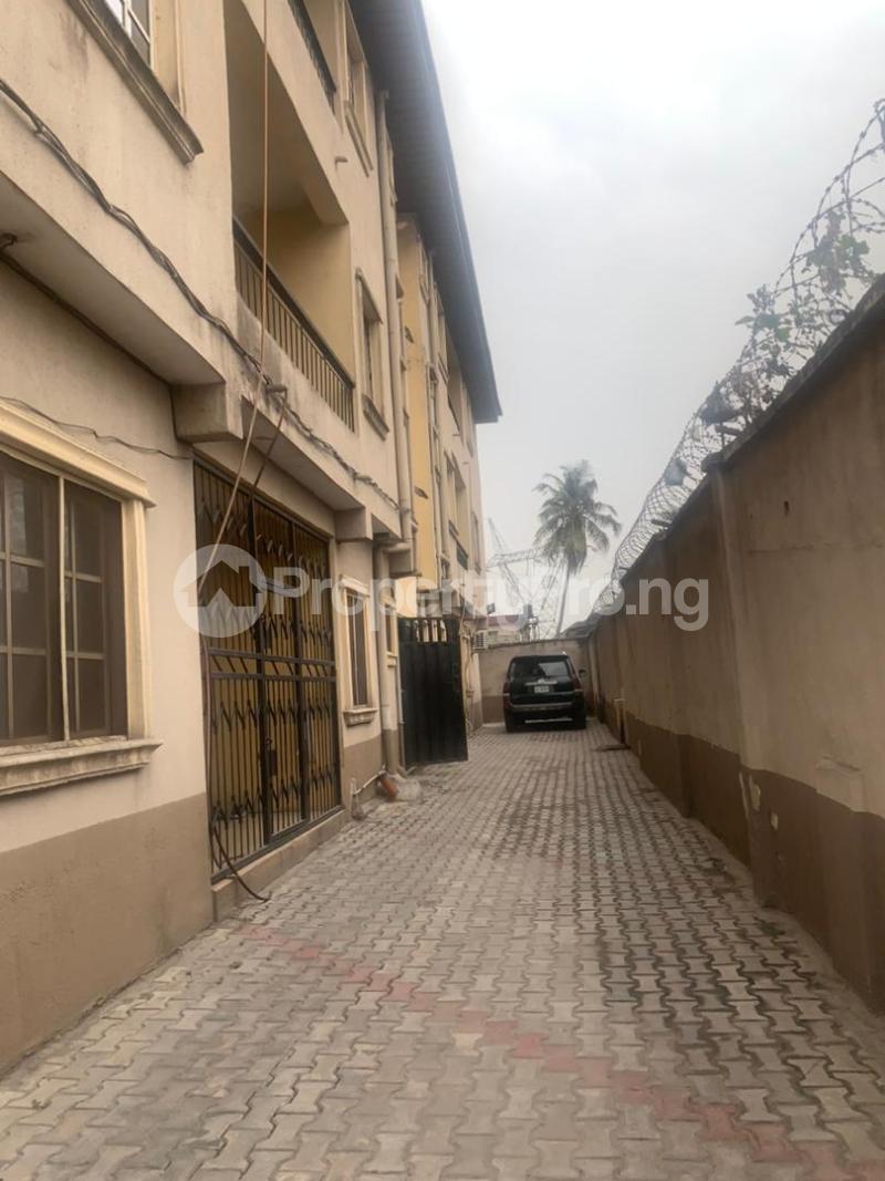3 bedroom Flat / Apartment for rent Off Brown Rd Aguda Surulere Lagos