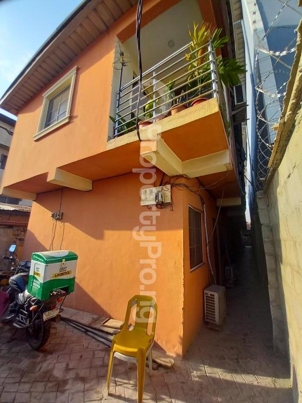 1 bedroom Flat / Apartment for rent Off Bajulaiye Road Shomolu Shomolu Lagos