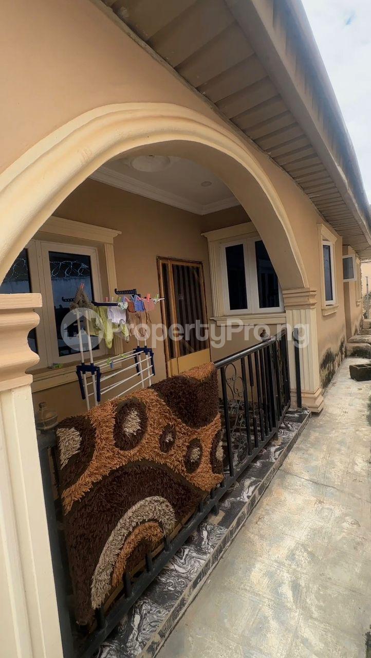 6 bedroom House for sale Behind Commodore Elebu Akala Express Ibadan Oyo